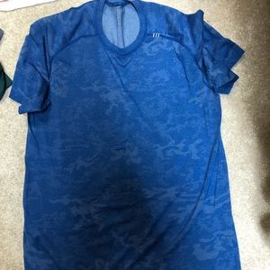 Men’s lululemon shirt